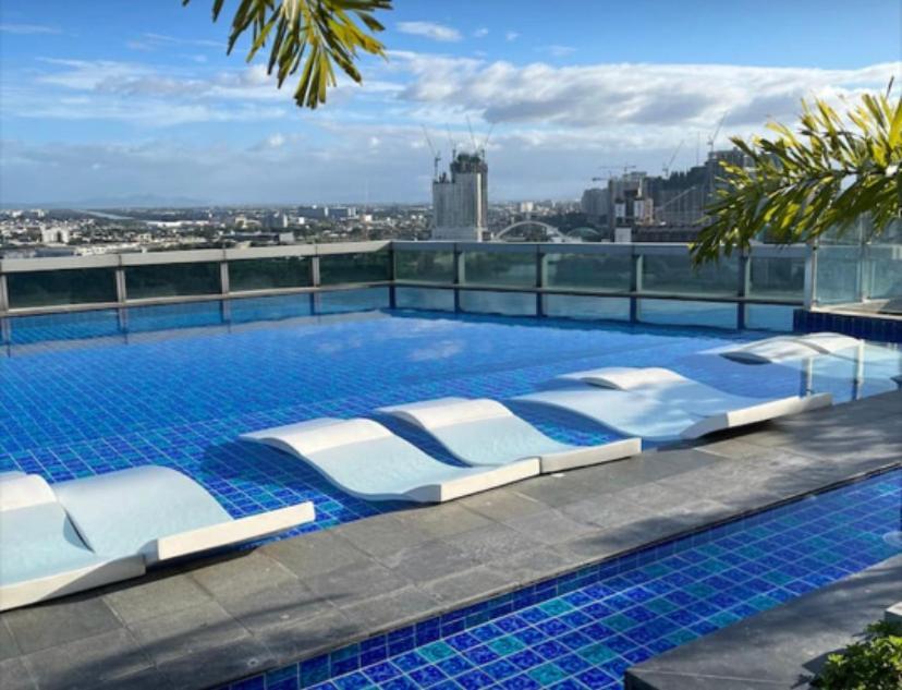 Classy 2Br Suite At Eastwood City With Pool And City Skyline View Manila Exterior photo